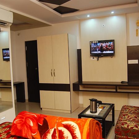 ג'איפור Hotel Jinendra Palace מראה חיצוני תמונה