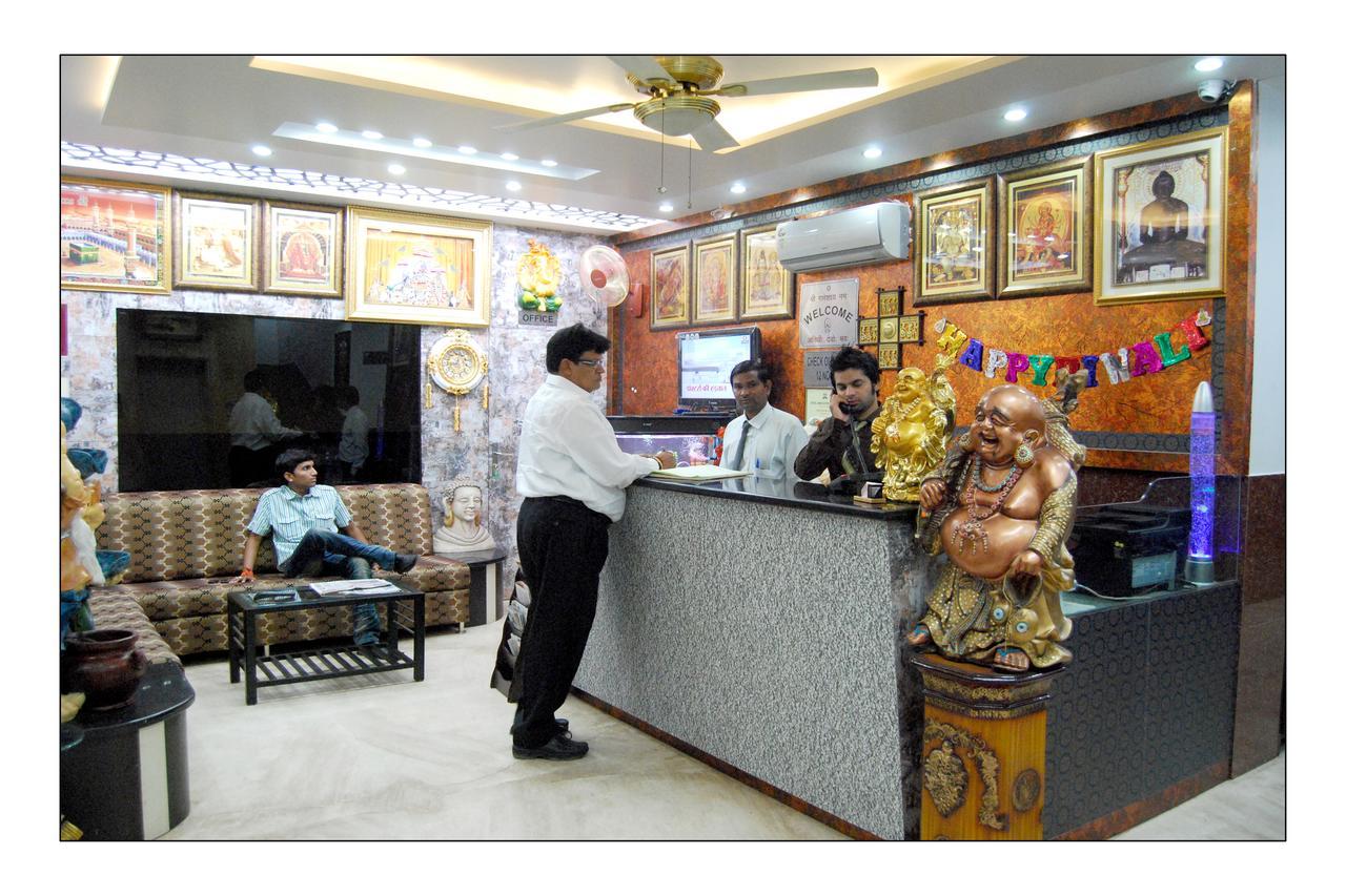 ג'איפור Hotel Jinendra Palace מראה חיצוני תמונה