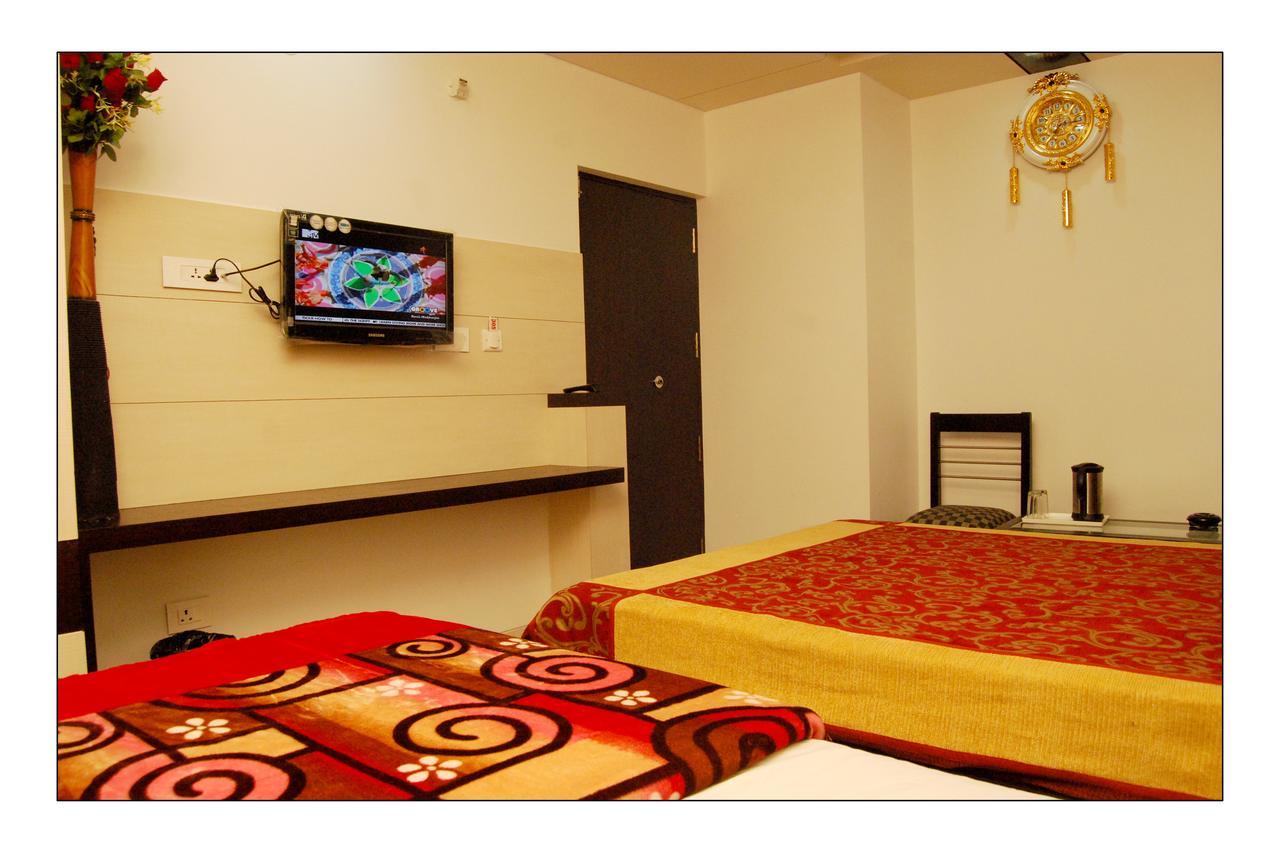 ג'איפור Hotel Jinendra Palace מראה חיצוני תמונה