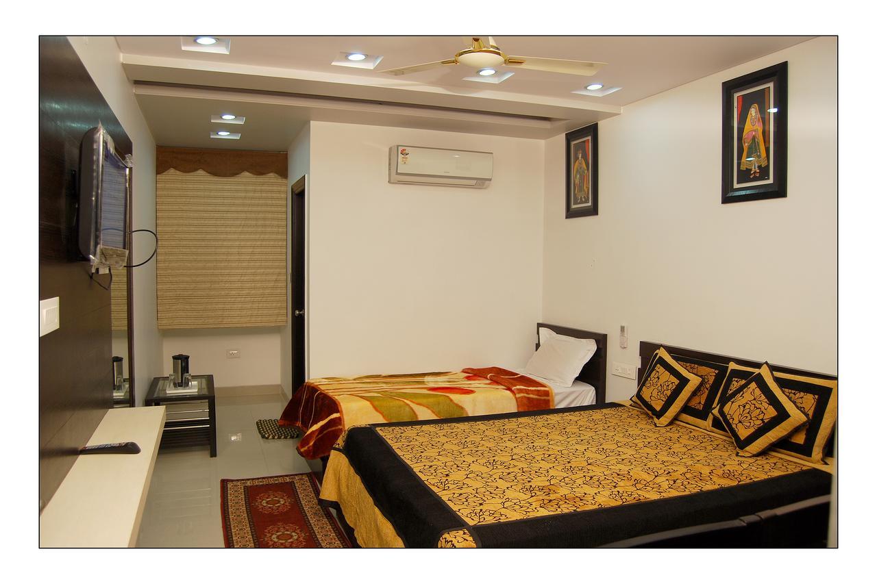 ג'איפור Hotel Jinendra Palace מראה חיצוני תמונה
