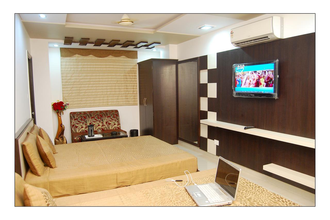 ג'איפור Hotel Jinendra Palace מראה חיצוני תמונה