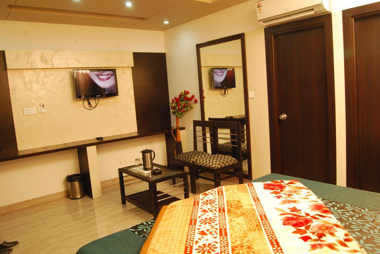 ג'איפור Hotel Jinendra Palace מראה חיצוני תמונה