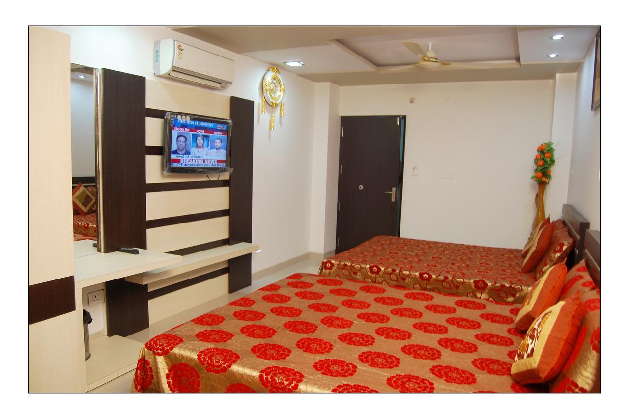 ג'איפור Hotel Jinendra Palace מראה חיצוני תמונה