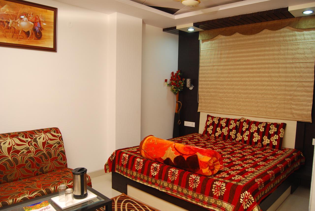 ג'איפור Hotel Jinendra Palace מראה חיצוני תמונה