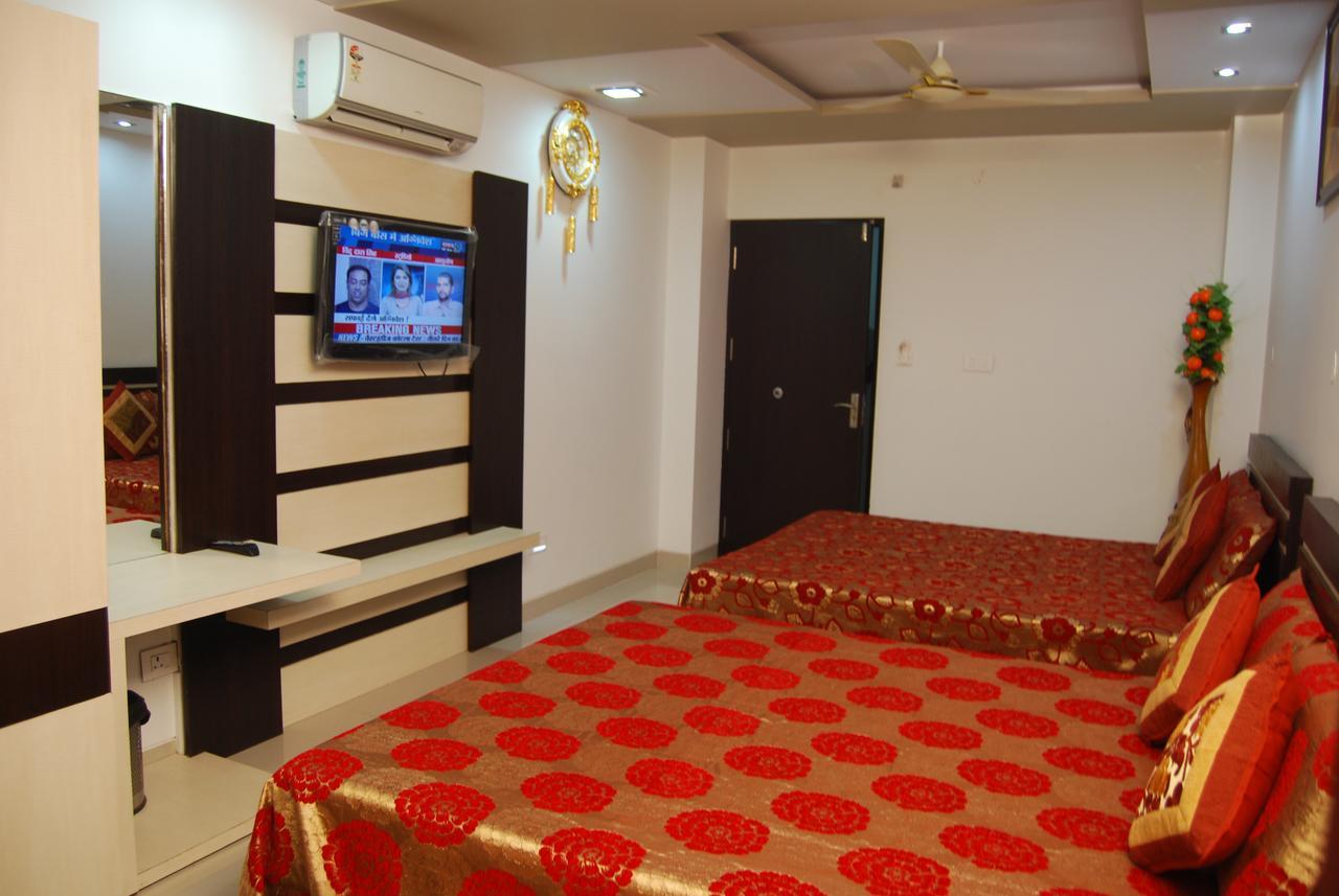 ג'איפור Hotel Jinendra Palace מראה חיצוני תמונה