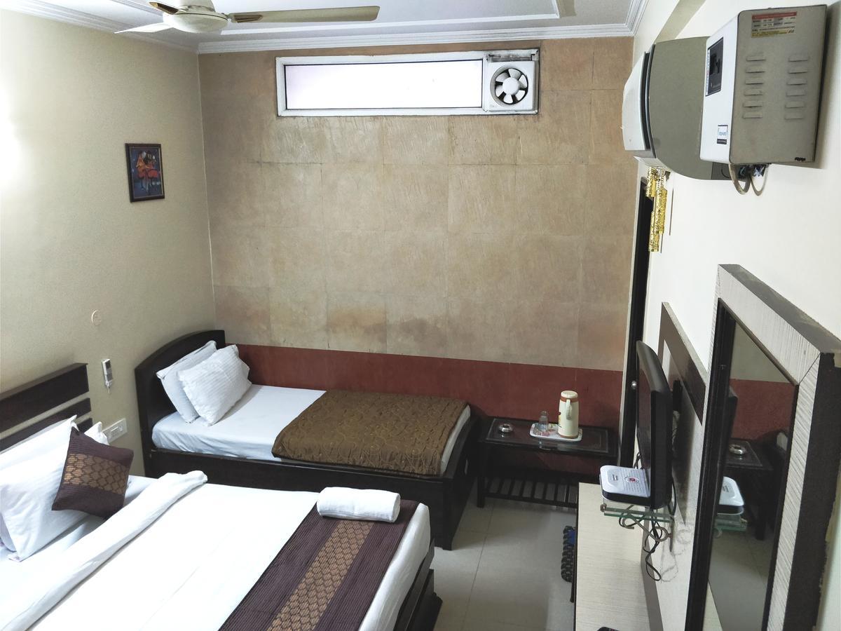ג'איפור Hotel Jinendra Palace מראה חיצוני תמונה