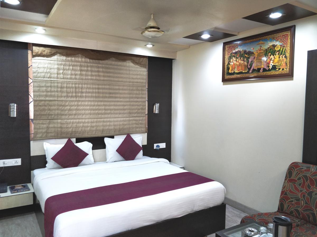 ג'איפור Hotel Jinendra Palace מראה חיצוני תמונה