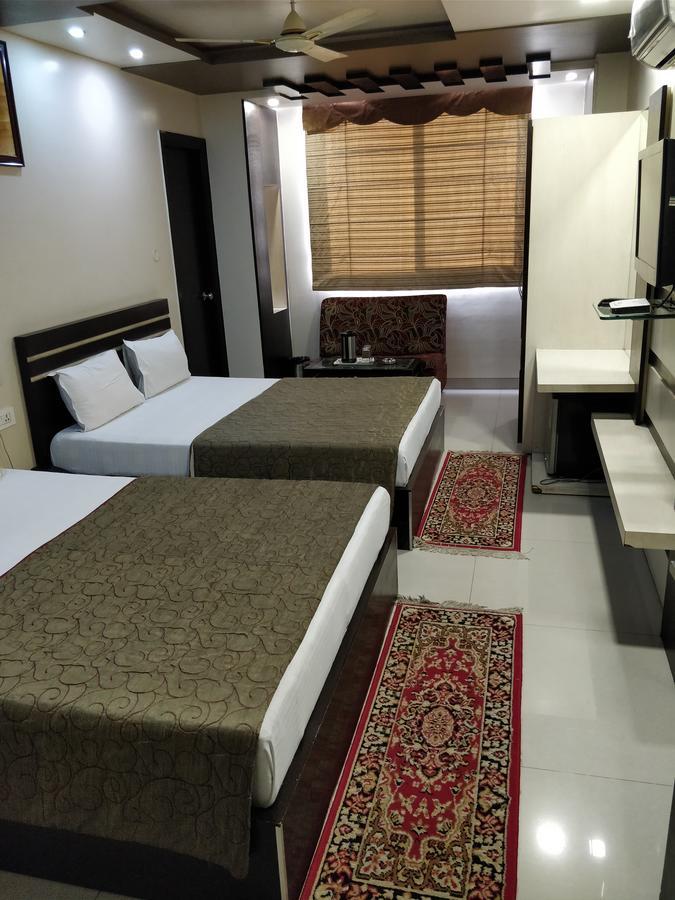 ג'איפור Hotel Jinendra Palace מראה חיצוני תמונה
