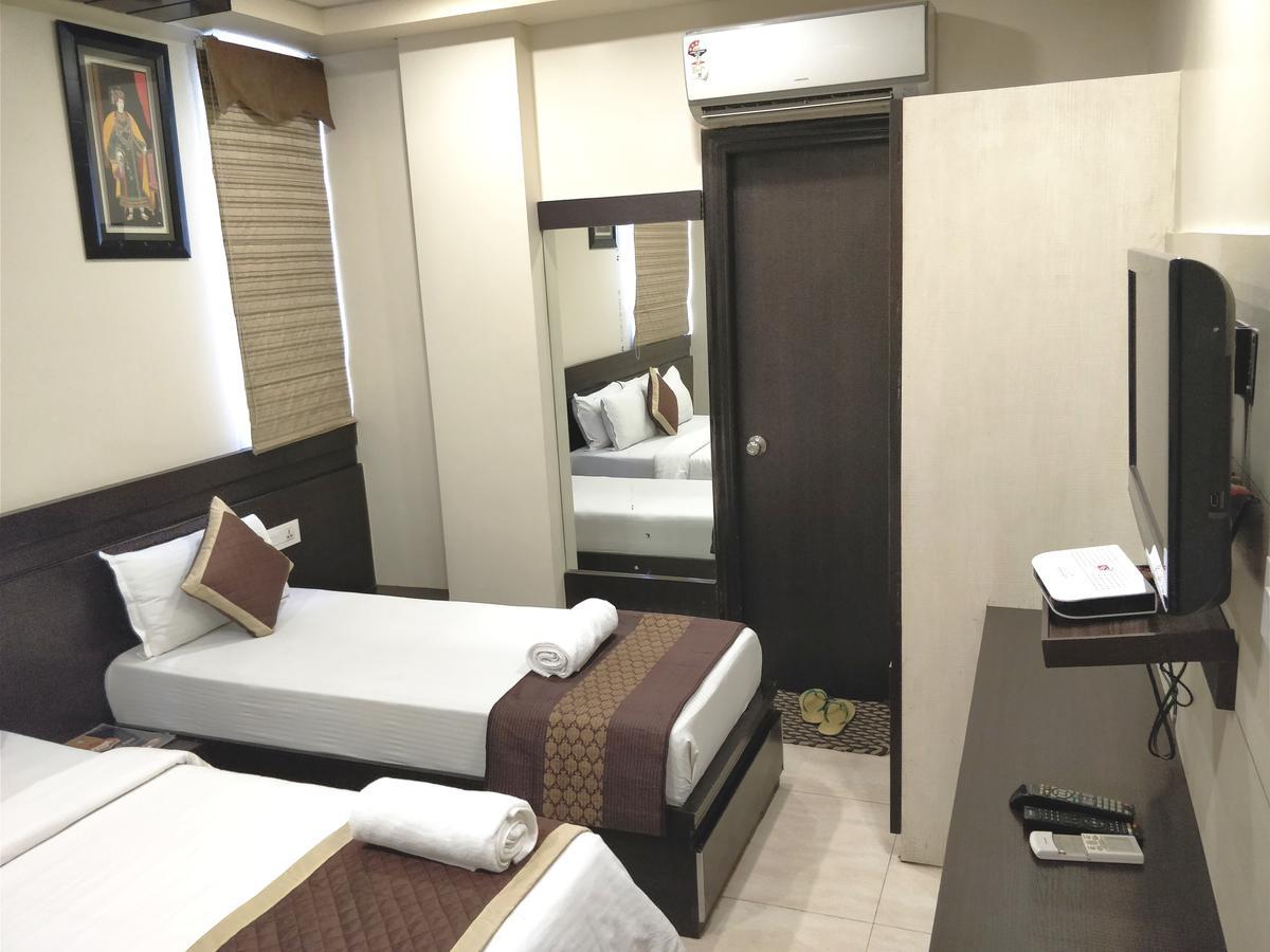 ג'איפור Hotel Jinendra Palace מראה חיצוני תמונה