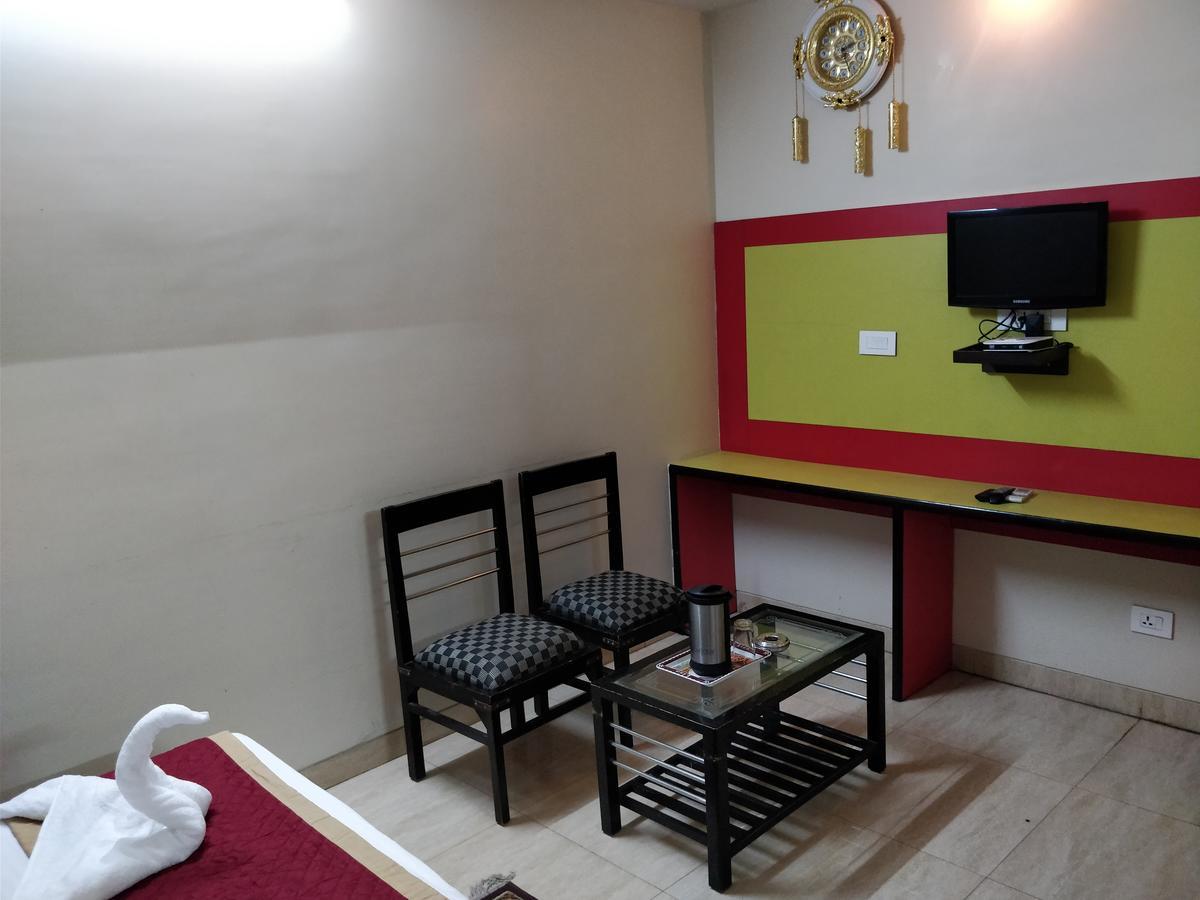 ג'איפור Hotel Jinendra Palace מראה חיצוני תמונה