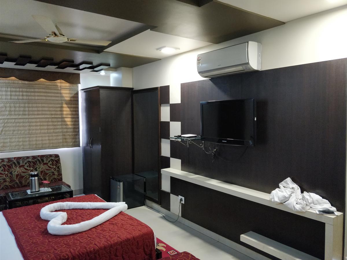 ג'איפור Hotel Jinendra Palace מראה חיצוני תמונה